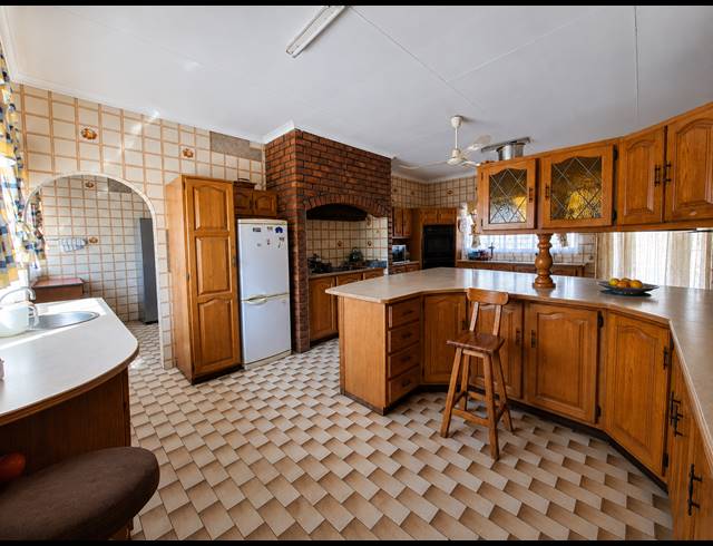 5 BEDROOM HOUSE FOR SALE IN DE DEUR